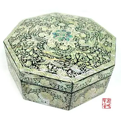 李朝八角賓函[唐草鶴]