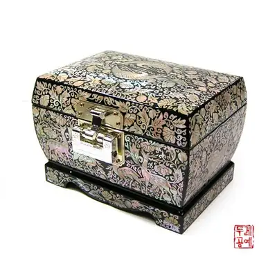 李朝曲陵左宝石箱[唐草双鶴]