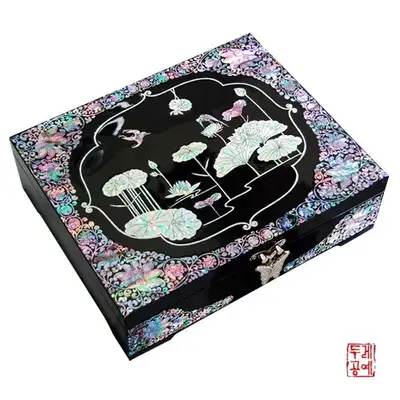 紅い蓮の花の宝石箱