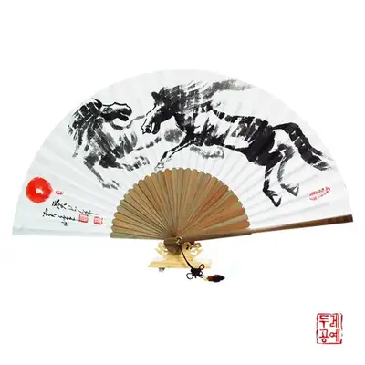 運峰烏竹扇 [軍馬図]