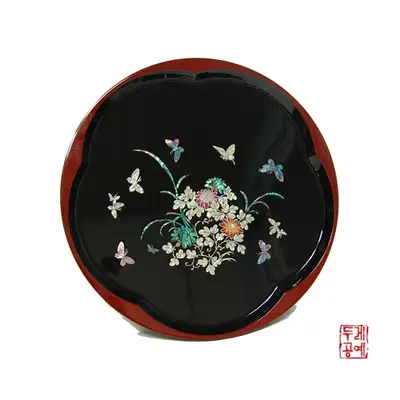 花と蝶の花文円形トレイ