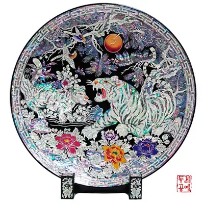 彩画山水白虎争盤[大]