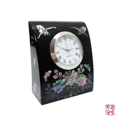 野の花と蝶の時計