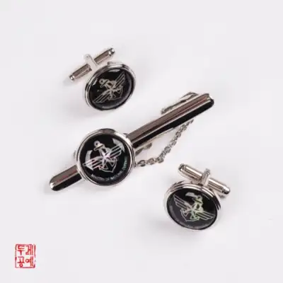 国防部ネクタイセット&ブローチ