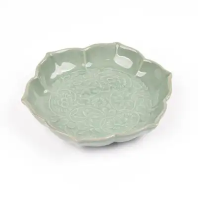 青磁牡丹唐草文円形茶菓子皿