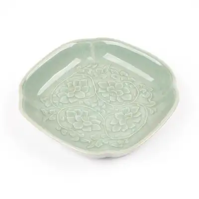 青磁牡丹唐草文四角菓子皿