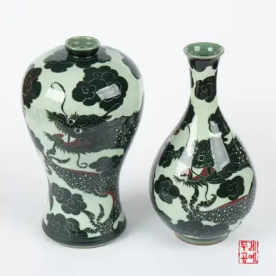 青磁雲龍文梅瓶/注瓶