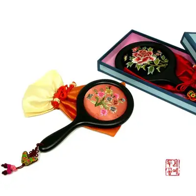手刺繍プリンセスミラー (花畑)
