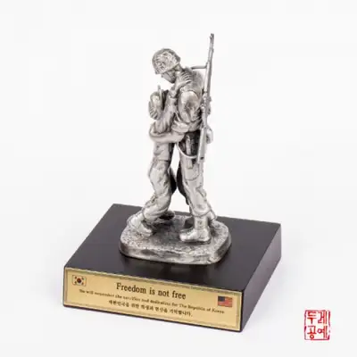 兄弟の像 Statue of Brothers